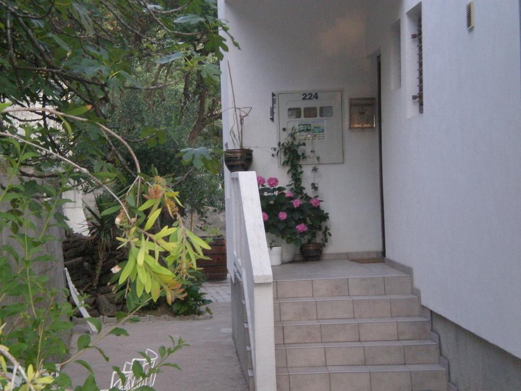 Apartments Padovan Banjol Exterior foto