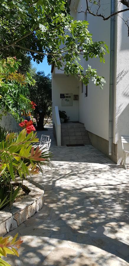 Apartments Padovan Banjol Exterior foto